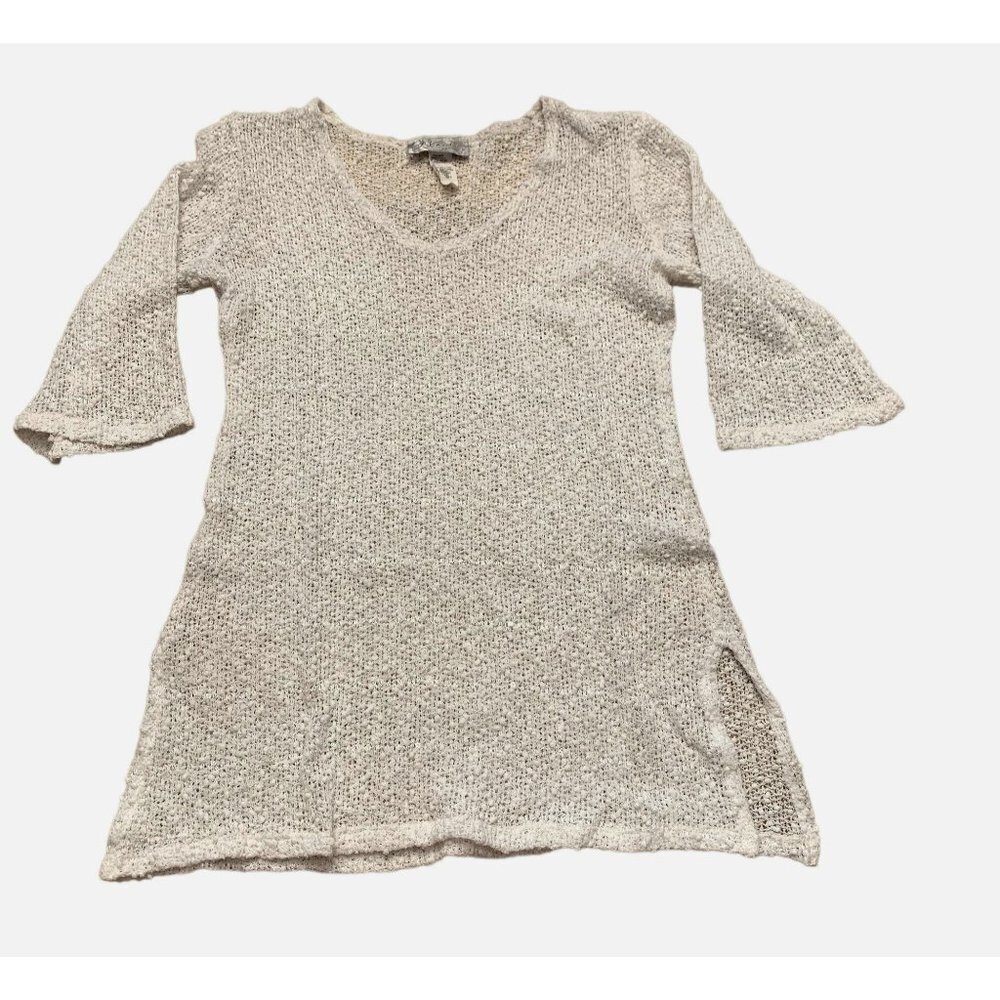 J Valdi White loose knit Shirt Size Medium 1/2 sleeve